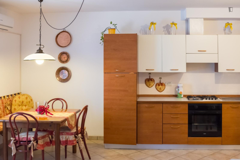 Cozy 1-bedroom apartment in Cormons, well connected to Udine and Gorizia - Udine - chambre - ImmoJeune