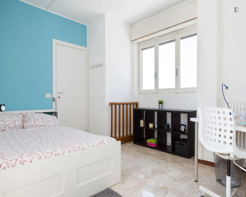 Snug Double Bedroom in Cesano Boscone - Milan - chambre - ImmoJeune