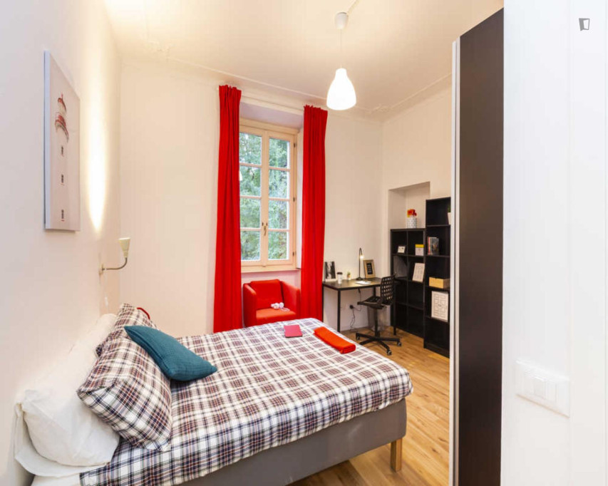 Homely Double Bedroom Near the Catholic University of the Sacred Heart - Milan - chambre - ImmoJeune
