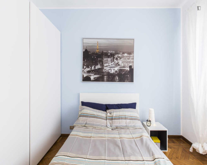 Luminous double bedroom close to Bande Nere metro station - Milan - chambre - ImmoJeune