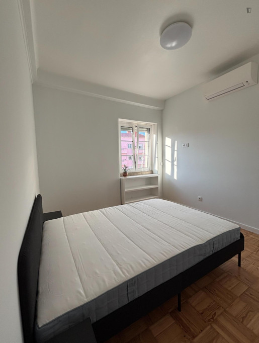 Pleasant bedroom next to Campo Pequeno - Lisbonne - chambre - ImmoJeune