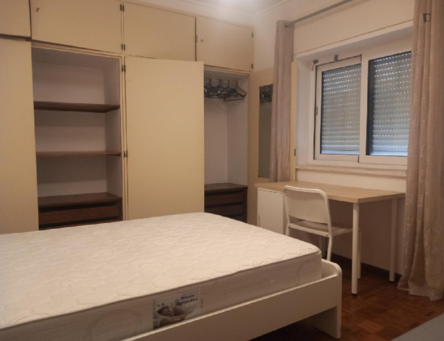 Cozy Double Bedroom close to University of Coimbra - Coimbra - chambre - ImmoJeune