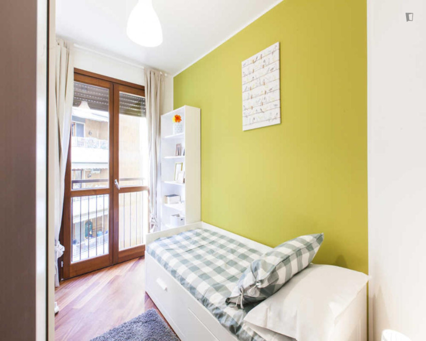 Snug Single Bedroom Near Corvetto Subway Station - Milan - chambre - ImmoJeune