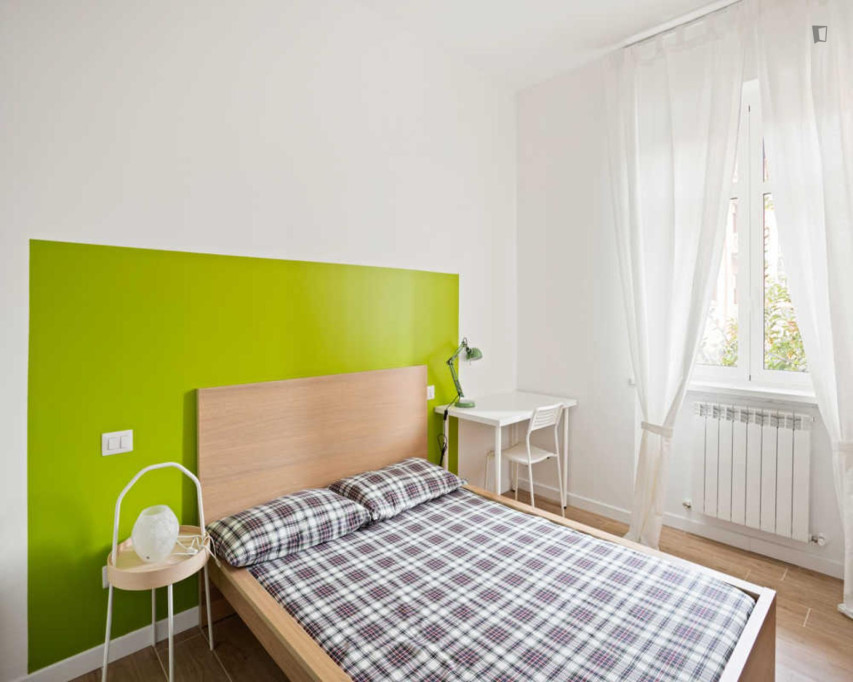 Cute double bedroom in a 4-bedroom apartment in Primaticcio - Milan - chambre - ImmoJeune