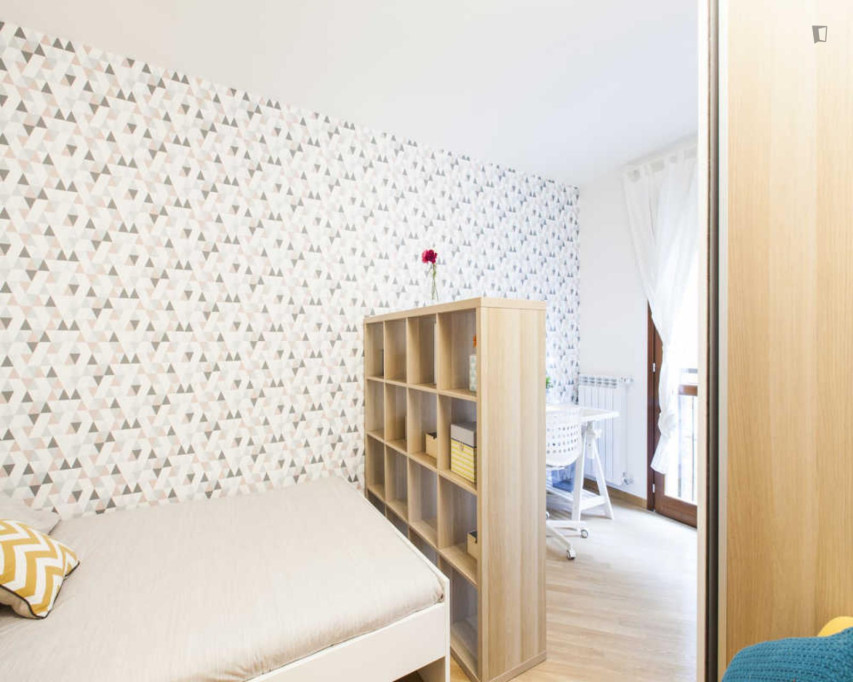 Bright Double Bedroom Near the Corvetto Subway Station - Milan - chambre - ImmoJeune