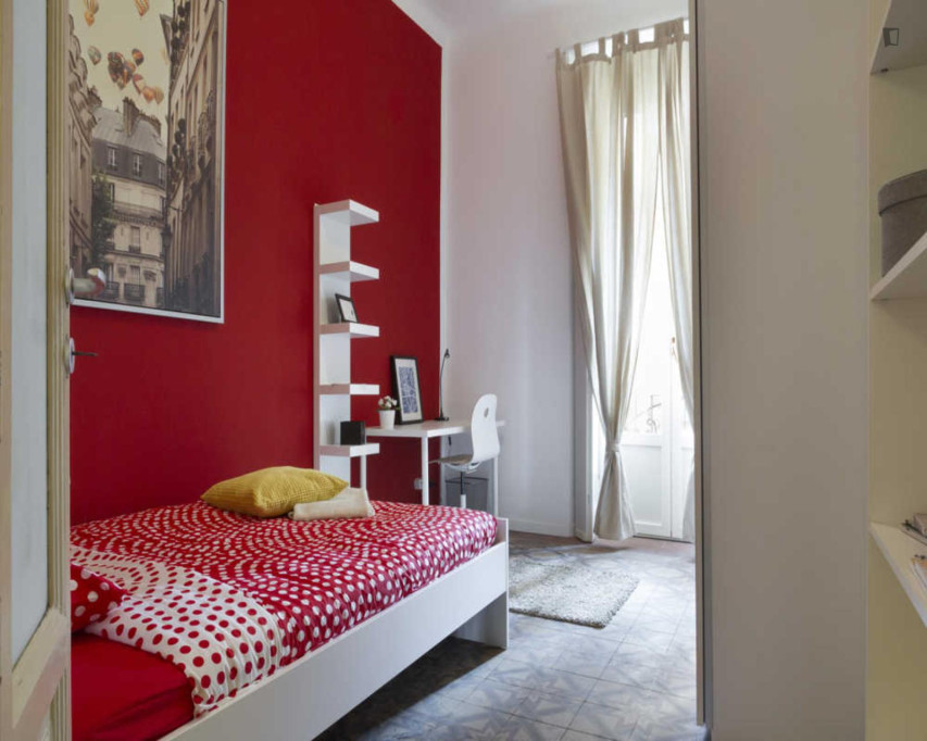 Luminous double bedroom in a 5-bedroom apartment near Parco Agricolo Sud Milano - Milan - chambre - ImmoJeune