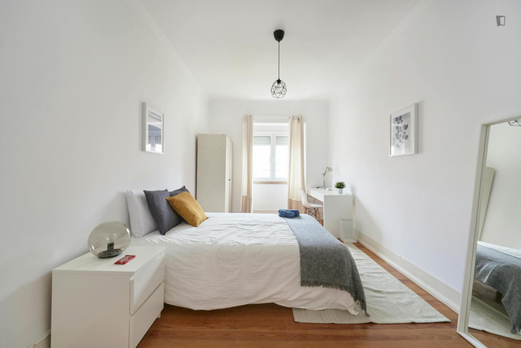 Bright double bedroom in Alameda - Lisbonne - chambre - ImmoJeune
