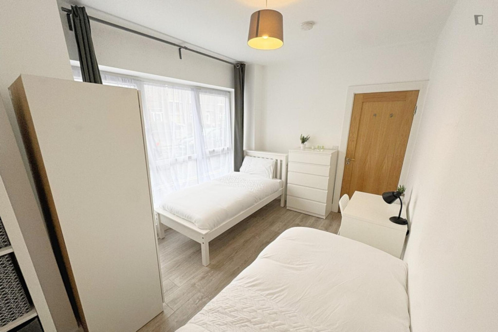 Bed in a bright twin bedroom, in Drimnagh - Dublin - chambre - ImmoJeune