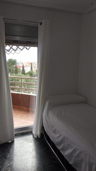 Bright single bedroom with balcony in Moncada, well connected to the city center - Valence - chambre - ImmoJeune
