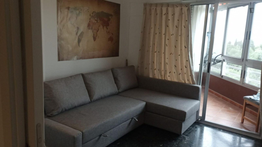 Spacious double bedroom with enclosed balcony in Moncada, well connected to the city center - Valence - chambre - ImmoJeune
