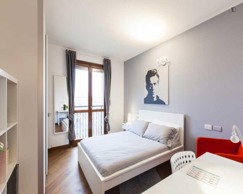 Neat Double Bedroom Near the Corvetto Metro Station - Milan - chambre - ImmoJeune