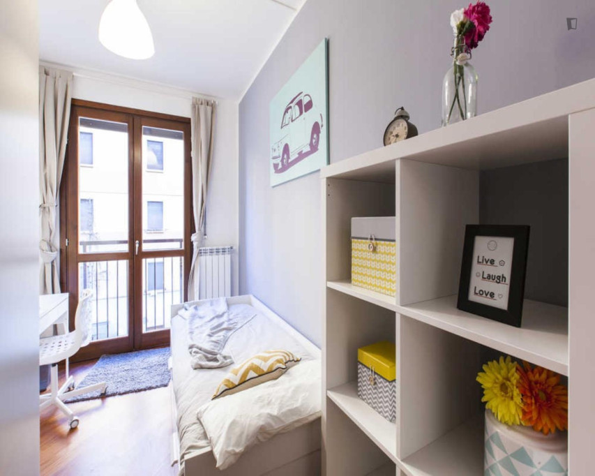 Snug Single Bedroom Near Corvetto Subway Station - Milan - chambre - ImmoJeune