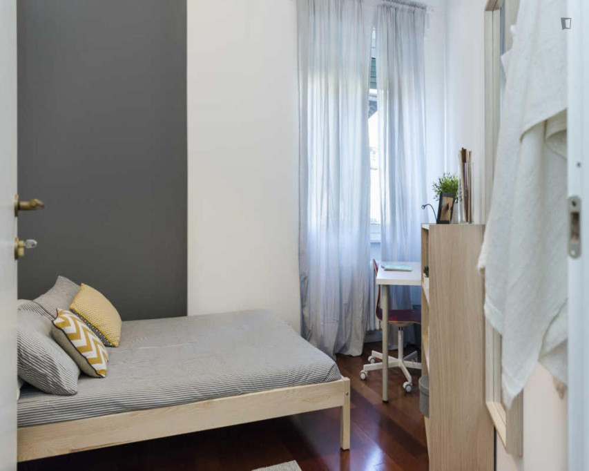 Cozy Double Bedroom Near Università Cattolica - Milan - chambre - ImmoJeune