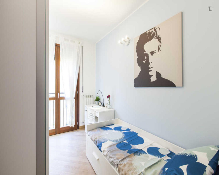 Cozy Single Bedroom Near the Corvetto Subway Station - Milan - chambre - ImmoJeune