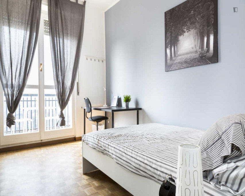 Excellent Double bedroom in 6-bedroom house in Milan - Milan - chambre - ImmoJeune