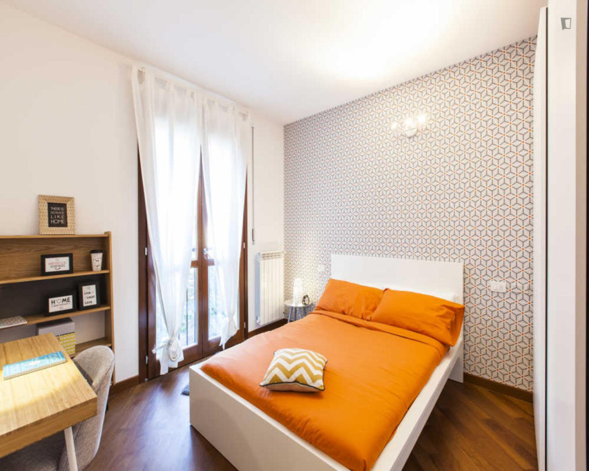 Homely Double Bedroom Near the Corvetto Metro Station - Milan - chambre - ImmoJeune