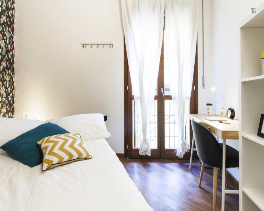 Comfortable Double Bedroom Close to Corvetto Subway Station - Milan - chambre - ImmoJeune