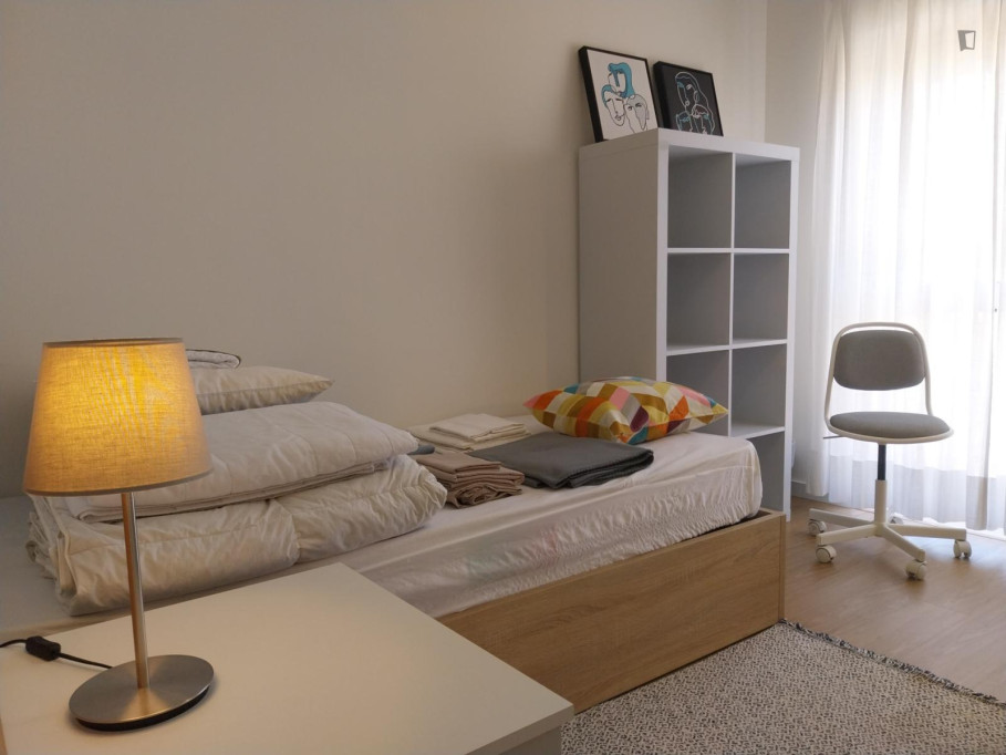 Cosy Single Bedroom next to the UC, polos I, III, FEUC and CHUC - Coimbra - chambre - ImmoJeune