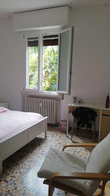 Double bedroom in 3-bedroom apartment - Bologne - chambre - ImmoJeune