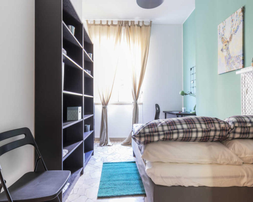 Double bedroom in a two bedroom apartment close to Gambara metro station - Milan - chambre - ImmoJeune