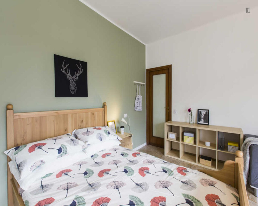Neat double bedroom near Milano Centrale station - Milan - chambre - ImmoJeune