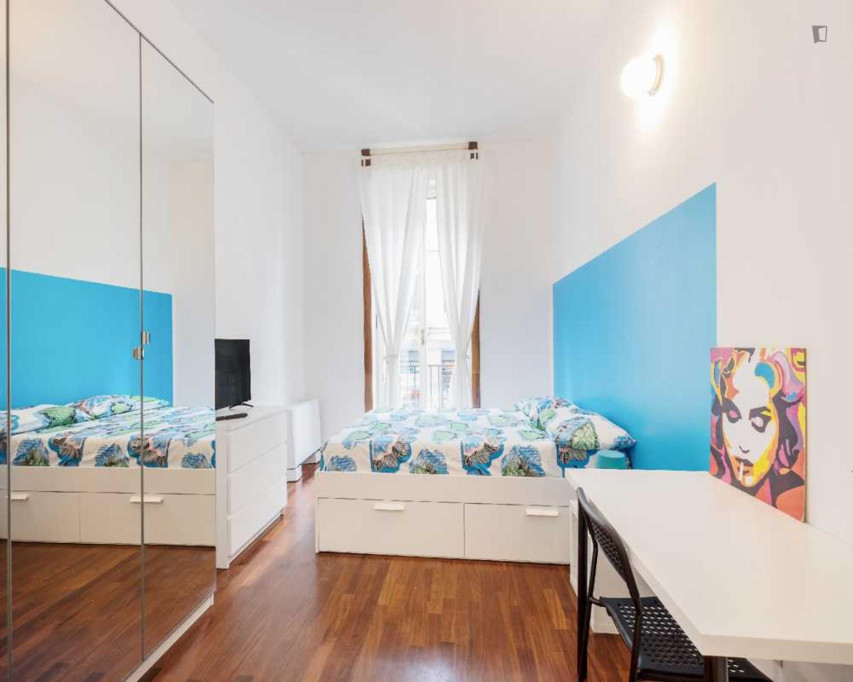 Nice double bedroom in a 6-bedroom apartment close to Lanza metro station - Milan - chambre - ImmoJeune