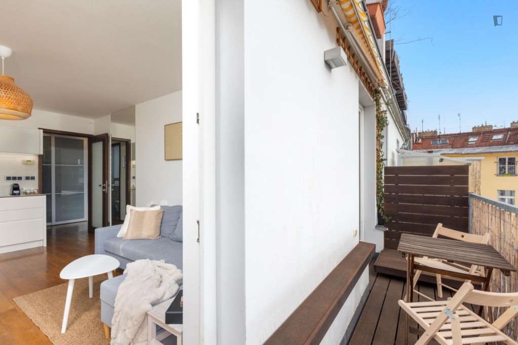 Modern 1 Bedroom Apartment with a balcony close to Herold orchards Park - Prague - chambre - ImmoJeune