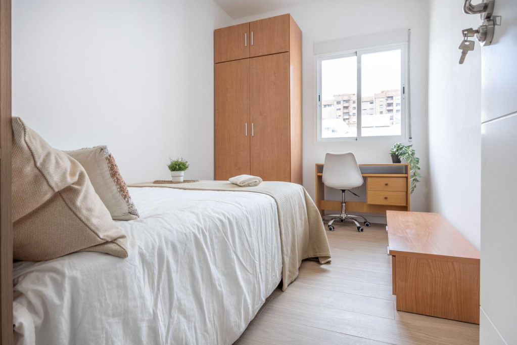 Very comfy double bedroom in Mestalla - Valence - chambre - ImmoJeune
