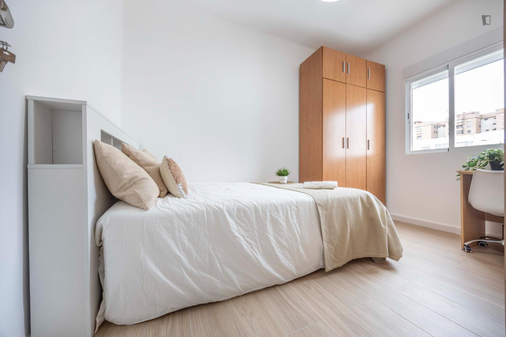 Excellent double bedroom in the El Pla del Real district - Valence - chambre - ImmoJeune
