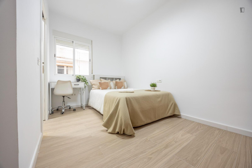 Inviting double ensuite bedroom in Mestalla - Valence - chambre - ImmoJeune