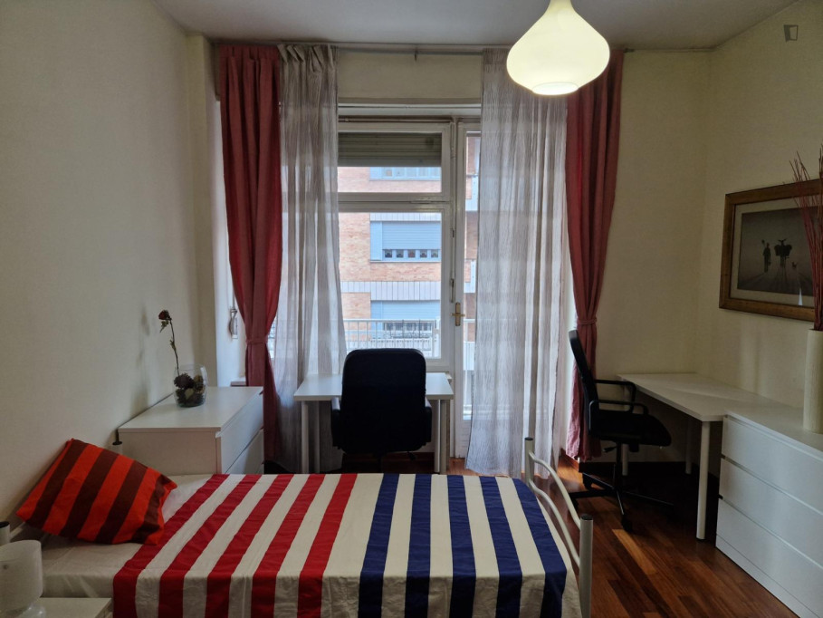 Cozy Bedroom in a 2-Bedroom Apartment - Turin - chambre - ImmoJeune