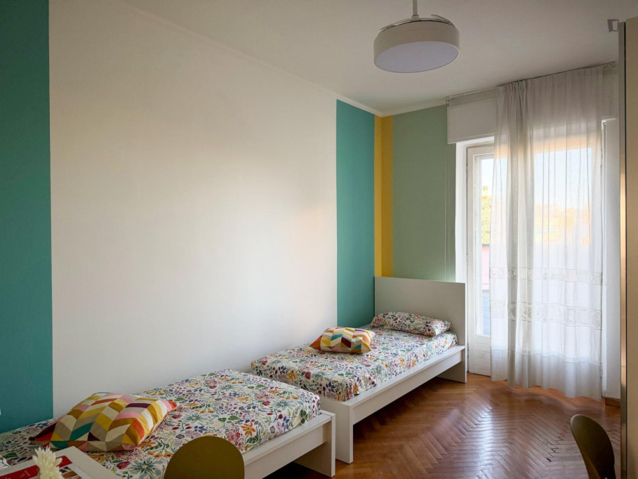 Bed in a neat twin bedroom, near Politecnico di Milano - Milan - chambre - ImmoJeune