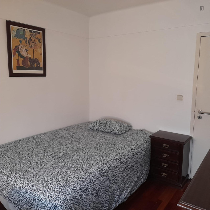 Comfy Double Bedroom close to Carnide Metro - Lisbonne - chambre - ImmoJeune