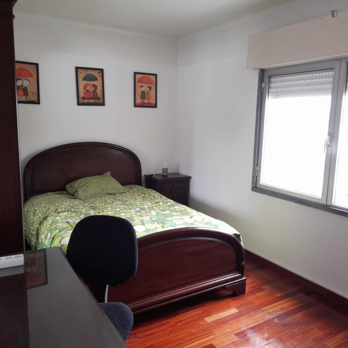 Inspiring Double Bedroom close to Colégio Militar/Luz Metro - Lisbonne - chambre - ImmoJeune