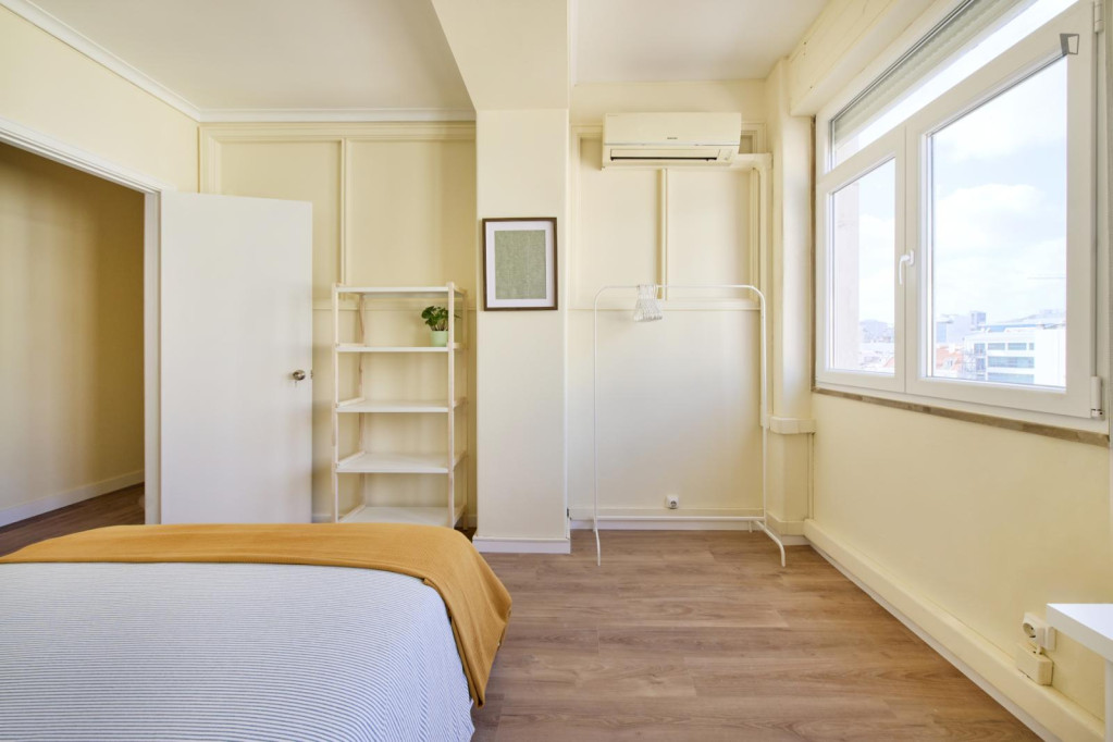 Excitement Double Bedroom close to Marquês de Pombal Metro - Lisbonne - chambre - ImmoJeune