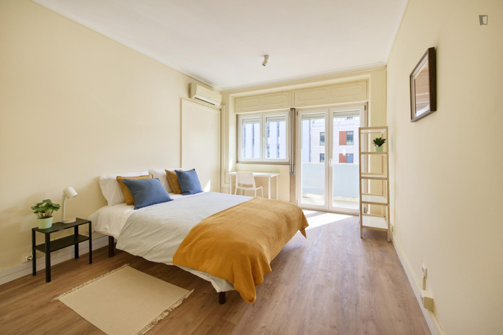 Amazing Double Bedroom with a balcony close to Parque Metro - Lisbonne - chambre - ImmoJeune