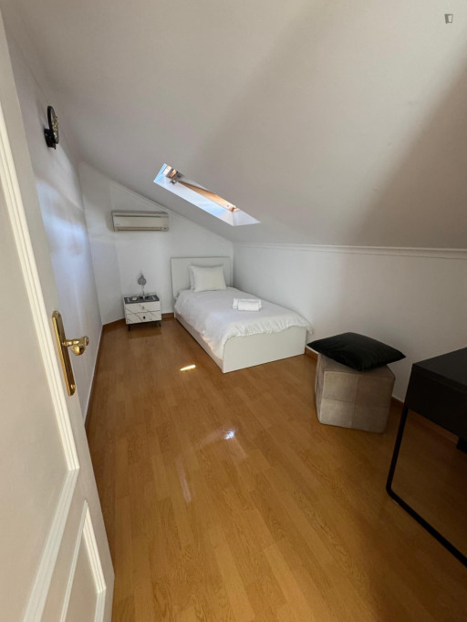 Single bedroom in 7-bedroom house - Lisbonne - chambre - ImmoJeune