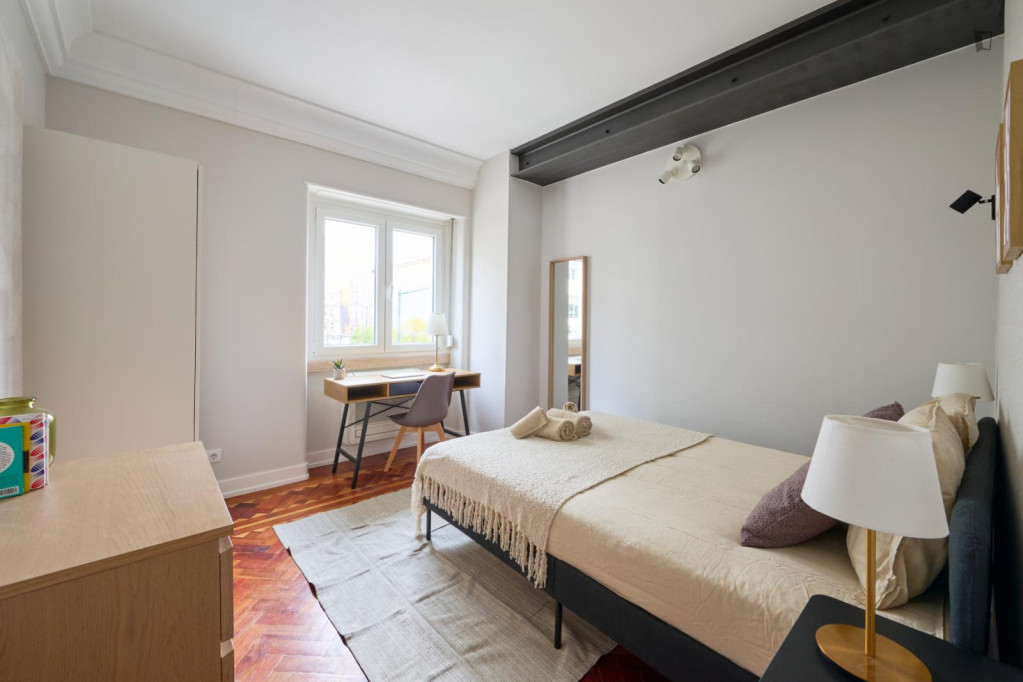 Welcoming double bedroom in Picoas - Lisbonne - chambre - ImmoJeune