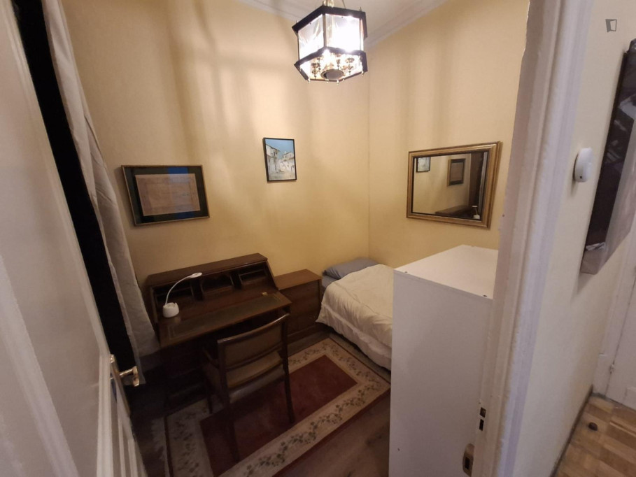 Fully Furnished Single Bedroom Available in High-Standard 4-Bedroom Apartment - Barcelone - chambre - ImmoJeune