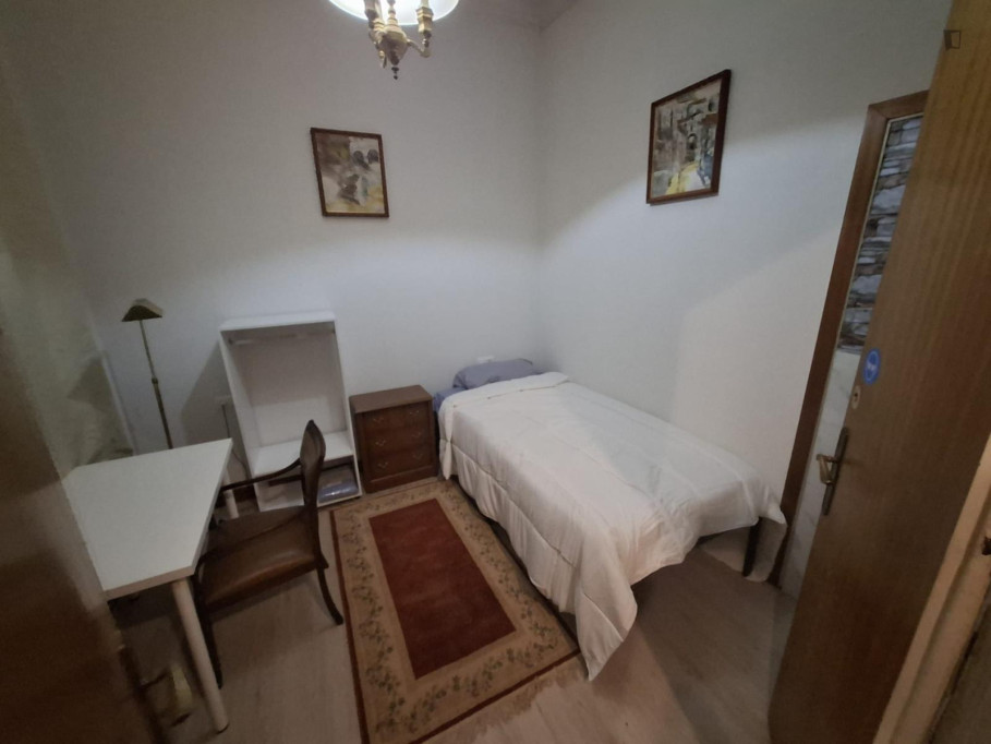 Beautiful single bedroom in high quality apartment in privileged location in Barcelona - Barcelone - chambre - ImmoJeune
