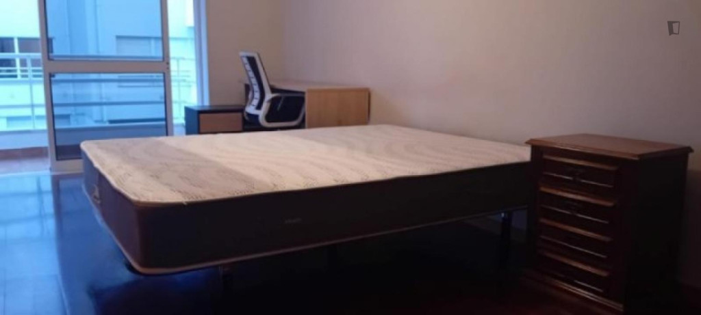 Nice bedroom next to Faculdade de Economia - Coimbra - chambre - ImmoJeune
