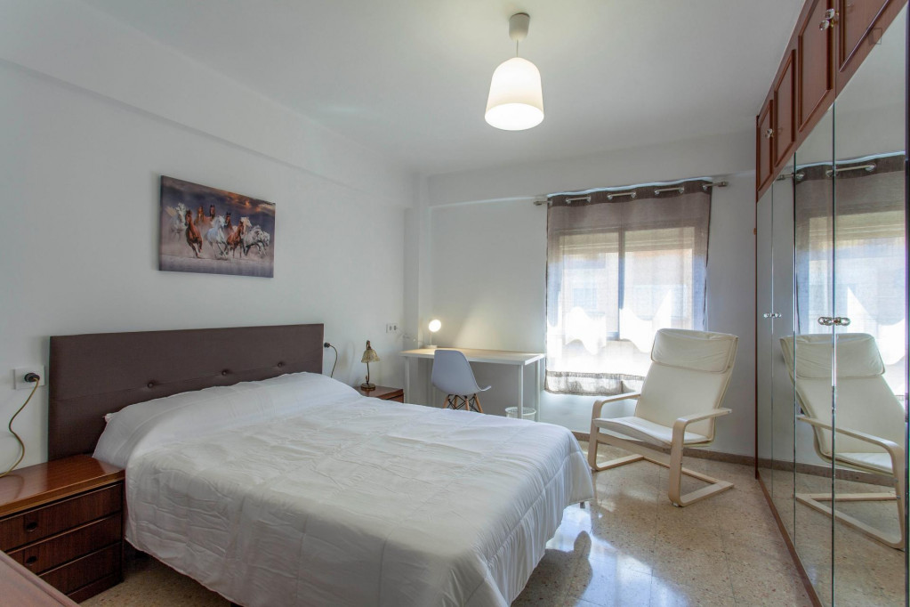 Lovely double bedroom close to Park Gulliver - Valence - chambre - ImmoJeune