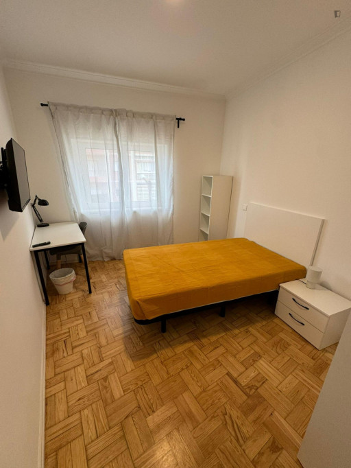 Snug single bedroom in the Norton de Matos neighbourhood - Coimbra - chambre - ImmoJeune