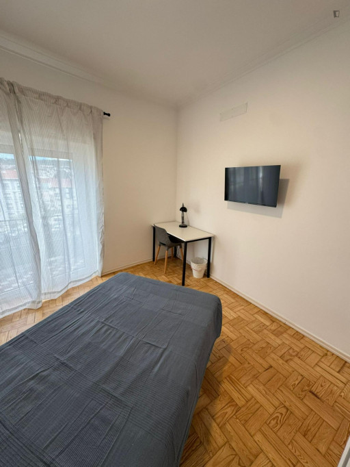 Very cosy single bedroom with a balcony, in the Norton de Matos neighbourhood - Coimbra - chambre - ImmoJeune