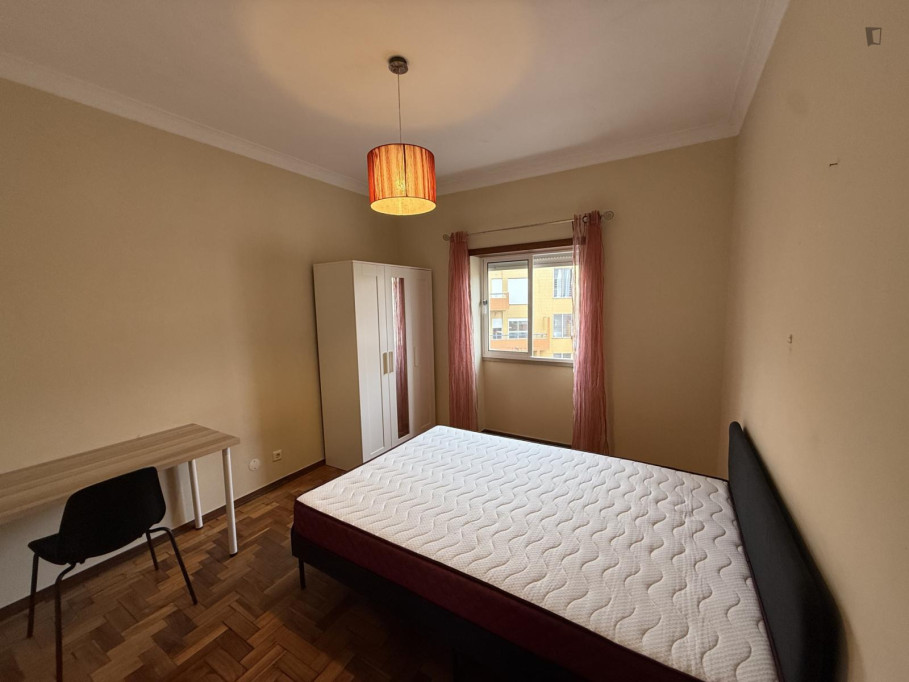 Exciting Single Bedroom close to Faculty of Medicine of the University of Coimbra - Coimbra - chambre - ImmoJeune
