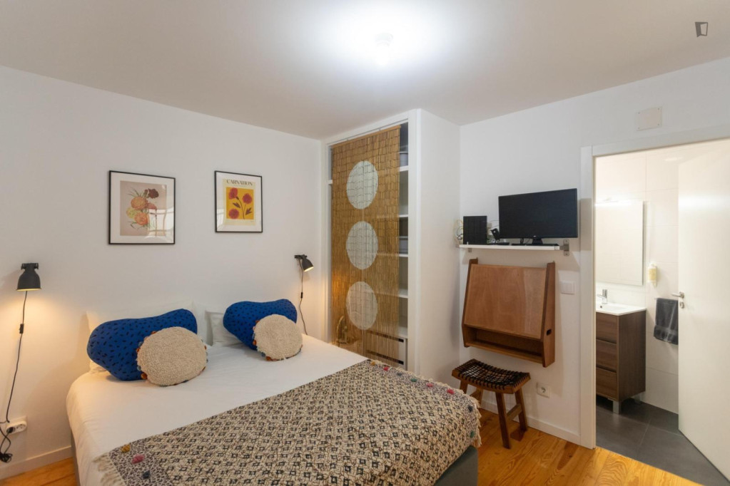 Lovely studio set in the historic University area - Coimbra - chambre - ImmoJeune