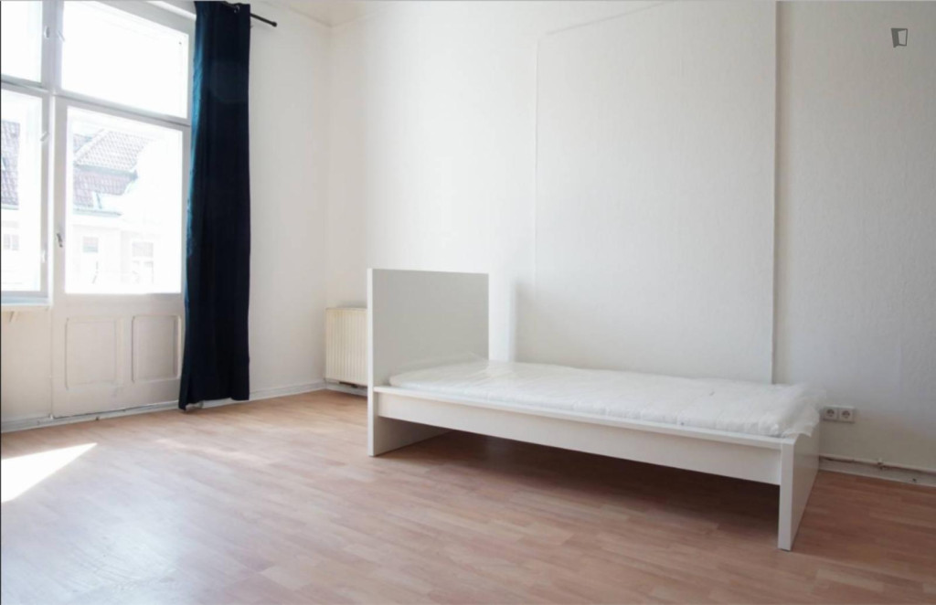 Spacious room in 6-bedroom apartment next to Tiergarten - Berlin - chambre - ImmoJeune