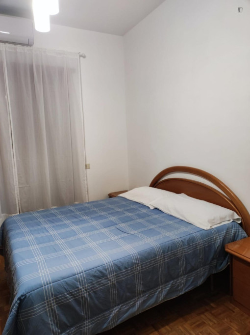 Single Bedroom with Private Bathroom in Roma near Metro Bolognetta - Rome - chambre - ImmoJeune