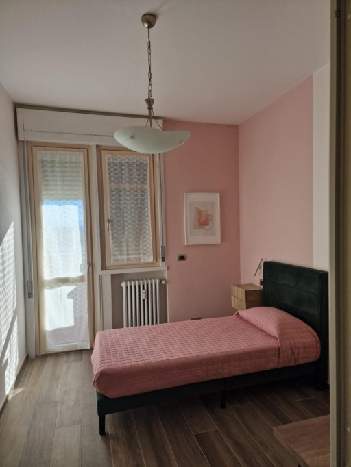 Singe bedroom with walk-in closet in Turin - Turin - chambre - ImmoJeune