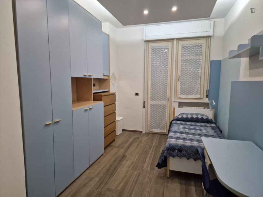 Single Bedroom in a 3-bedroom Apartment in Turin - Turin - chambre - ImmoJeune